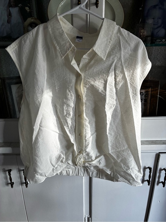 Tops - New Old Navy Lightweight White Button-Front Cap-Sleeve Top